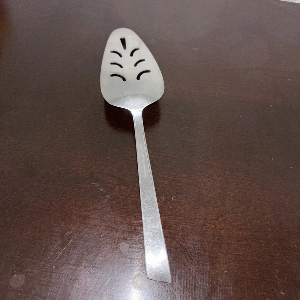 NASCO Lady Grace Stainless Steel Pierced Pie Server Japan Flatware